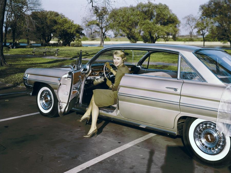  Oldsmobile Classic 98 4-Door Holiday (3829) 1961 года  (фото 3 из 3)